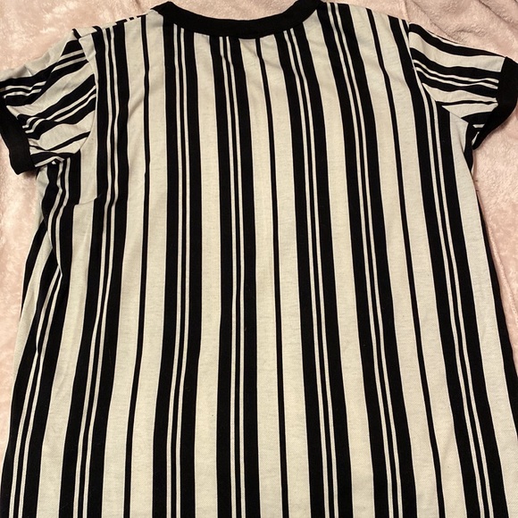Black and White Strip LuLaRoe Shirt - Picture 3 of 3